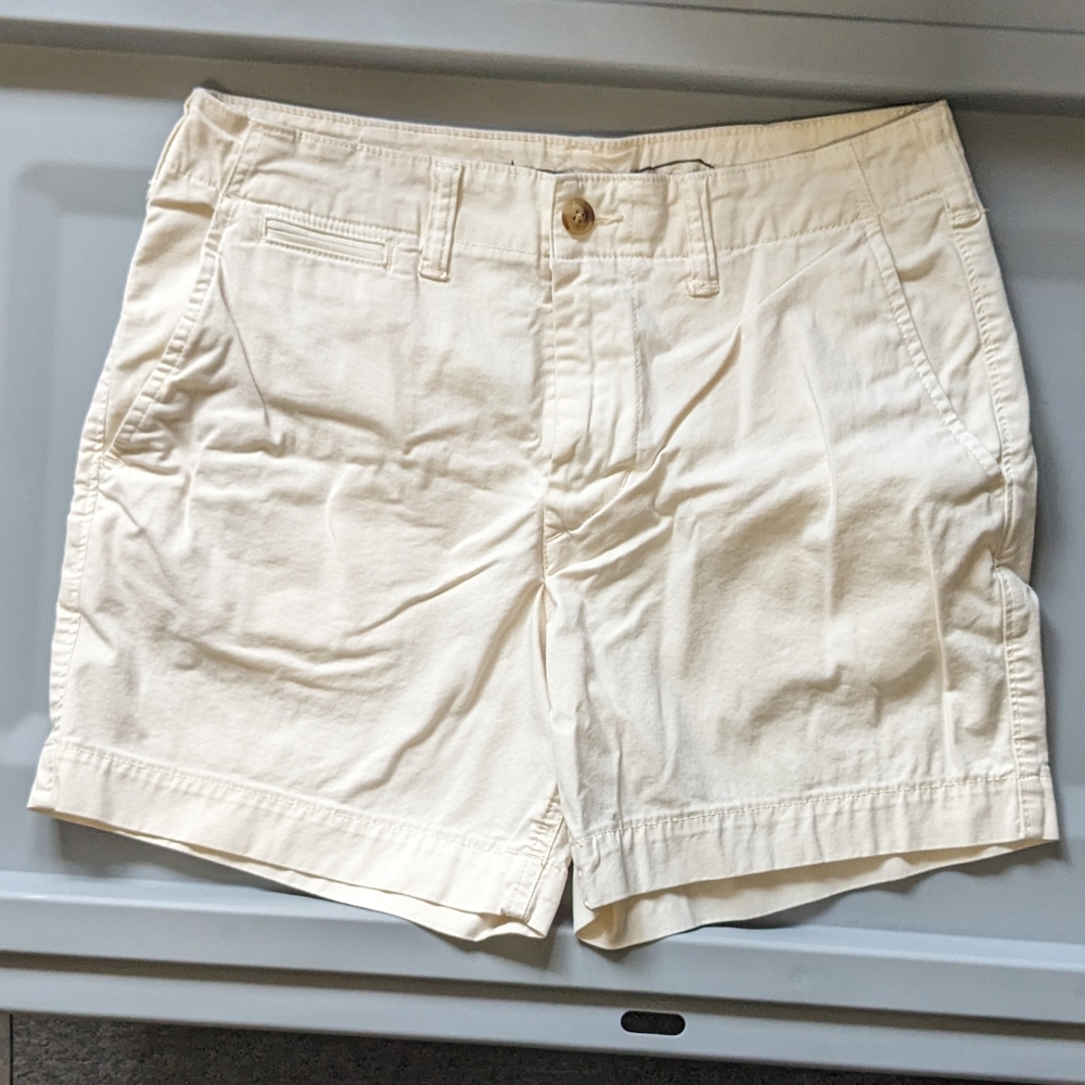 American Eagle white /cream khaki next level flex shorts